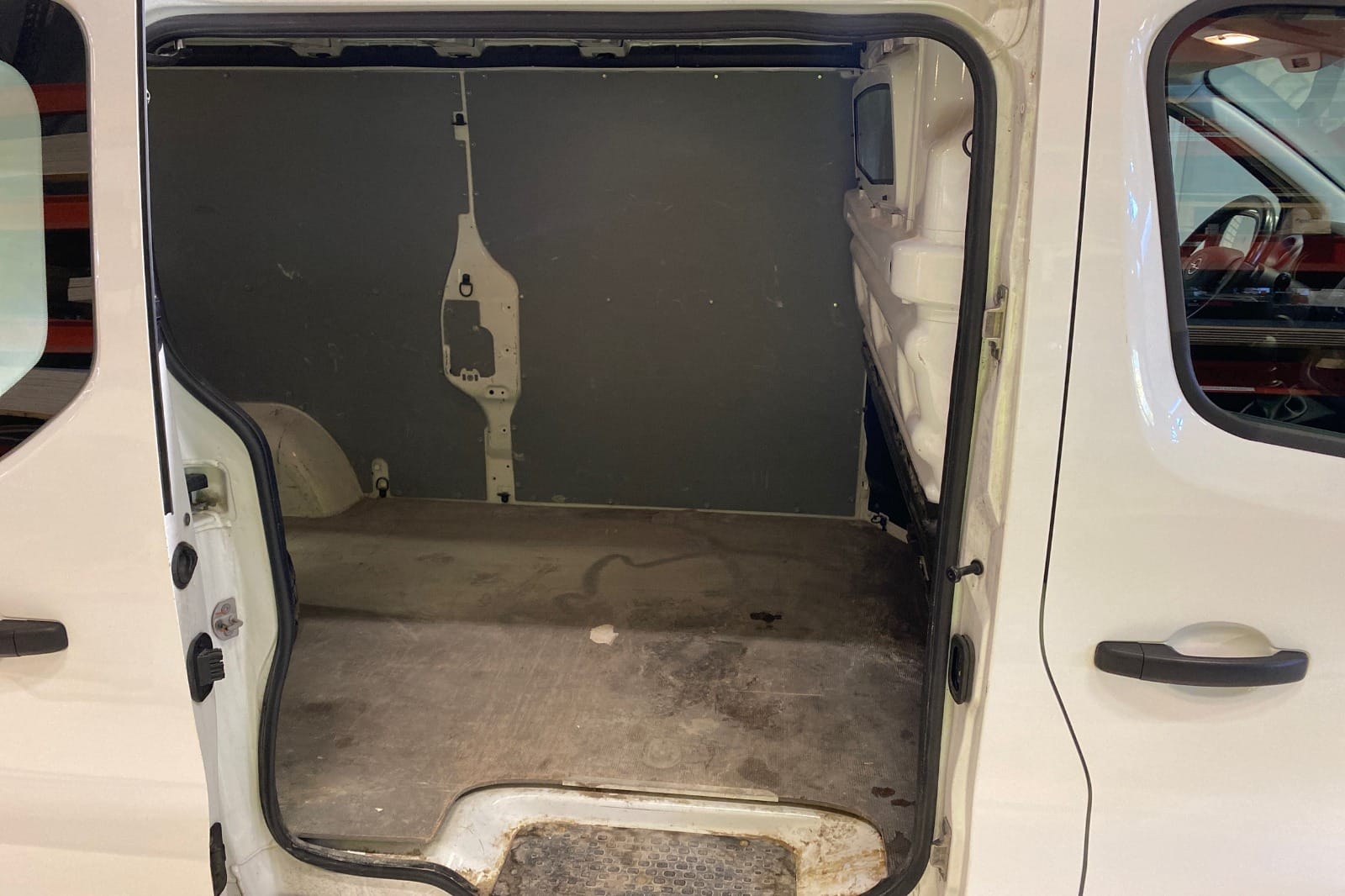 Opel Vivaro – kuva 9